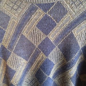 Gabicci Italian sweater. Tan and blue, patterned. XL
